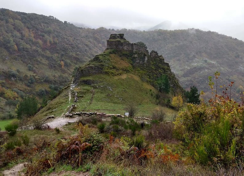 Castle of O Carbedo, Spain
